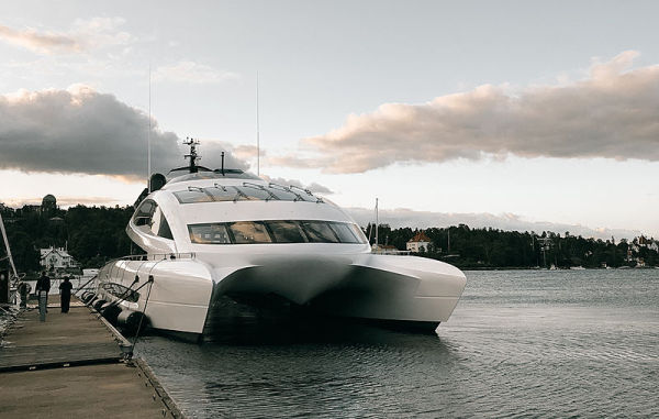 Yachtul Porsche Design Royal Falcon One realizat în Suedia.