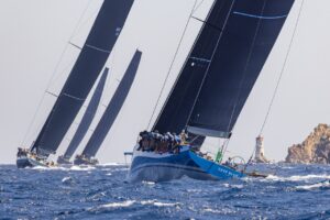Deep Blue în urmărirea yacht-urilor de 100 de picioare Maxi 1 în timpul Maxi Yacht Rolex Cup de anul trecut. Foto: IMA / Studio Borlenghi