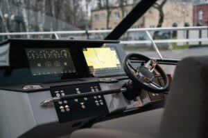 Post de pilotaj: Aquador 400 HT ©Martin Brink Media