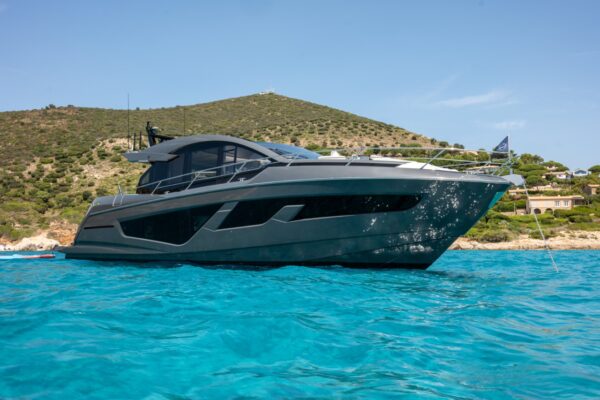 Sunseeker Predator 65