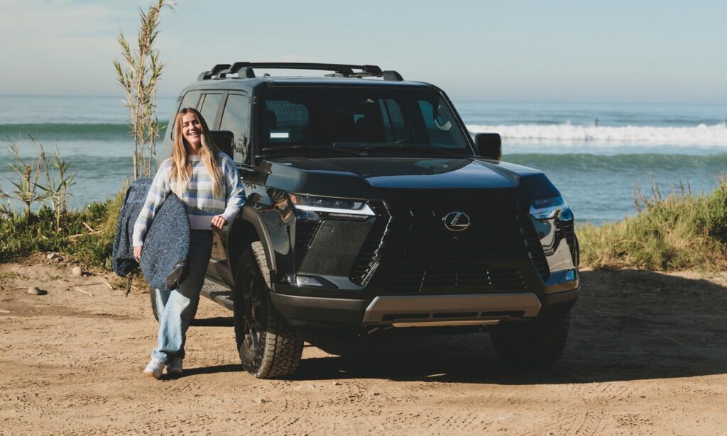 Rolexus Caroline Marks se alătură celor de la Lexus ca ambasador al surfului ...