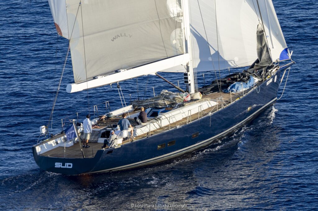 Yachtul „Wally 80 Sud” al președintelui MA, Maurits van Oranje, a întâmpinat dificultăți în condițiile de vânt slab. Foto: Loro Piana/Studio Borlenghi