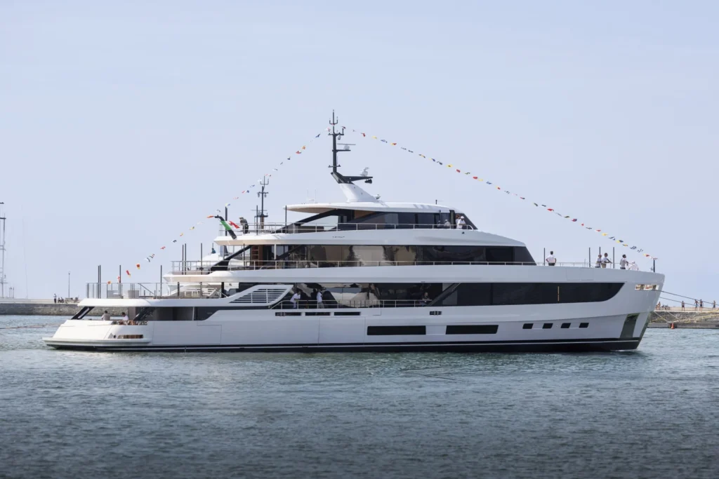Azimut Grande 44
